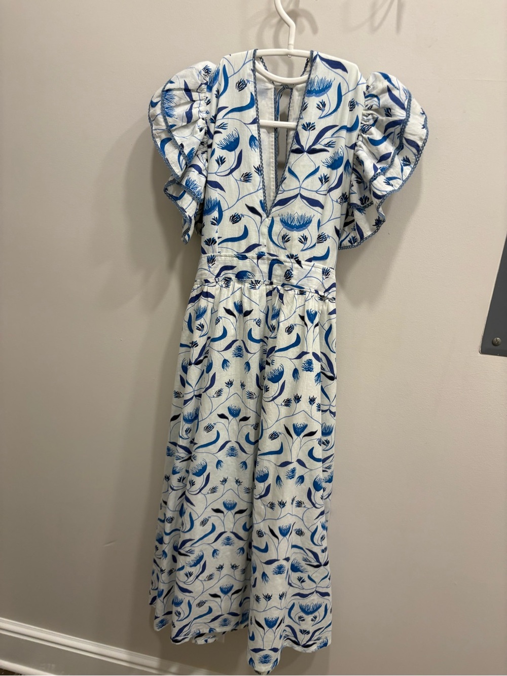 Tuckernuck Monsoon & Beyond Blue and White Floral Maxi Size Small EUC